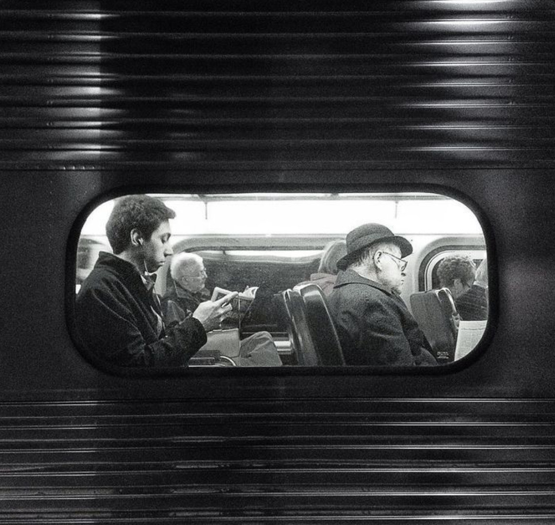 Otogar için modernliğin bu memleketteki sakilsizliğinin izlerini takip ederek bulacağımız bir hayat vardır. 