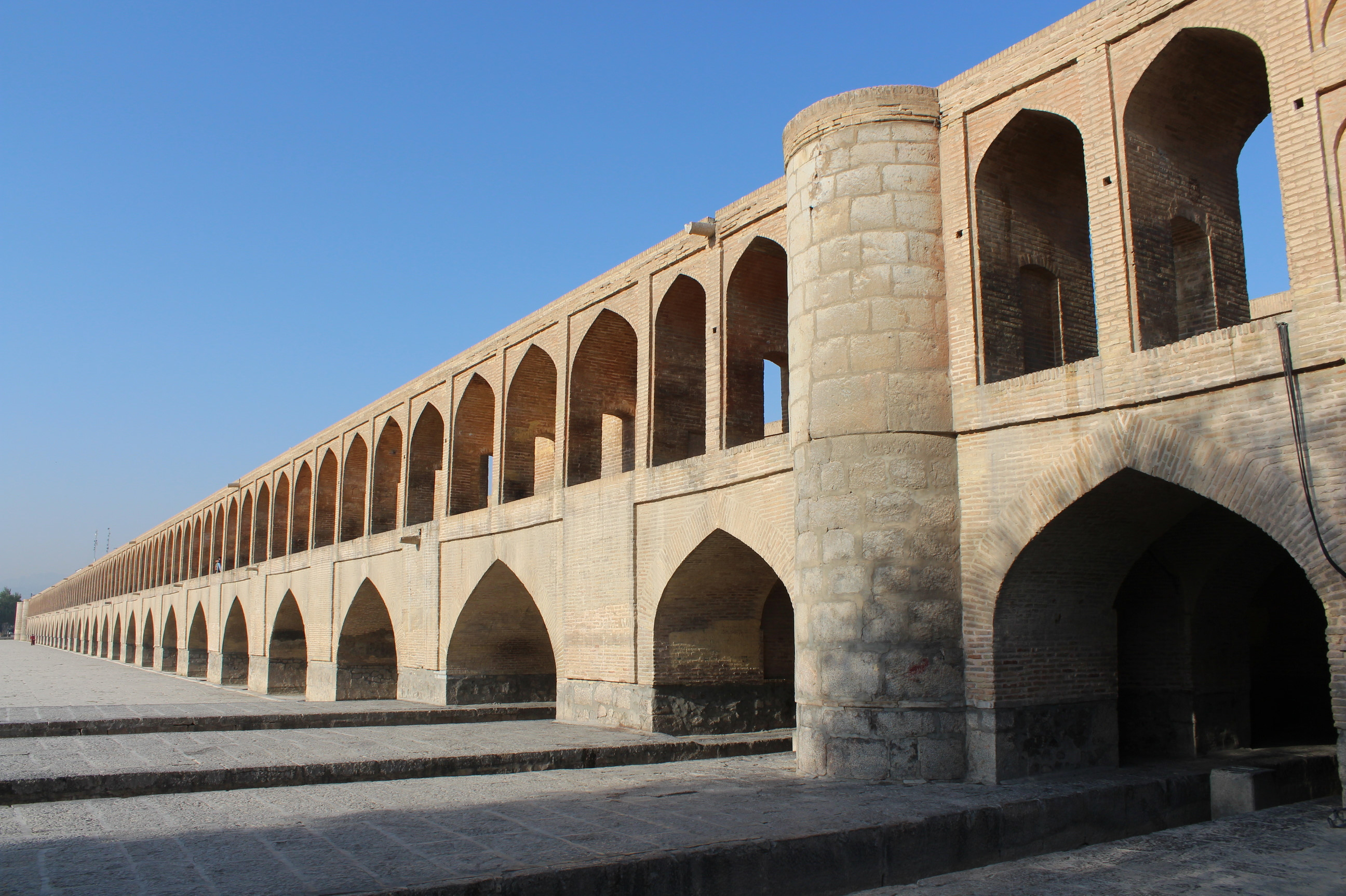 Sî u se Köprüsü (Fotoğraf: Yusuf Sami Kamadan).