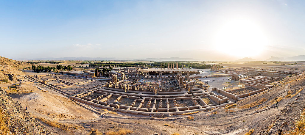 Ahameniler'den günümüze kalan Antik Pers kenti Persepolis'in kalıntıları.