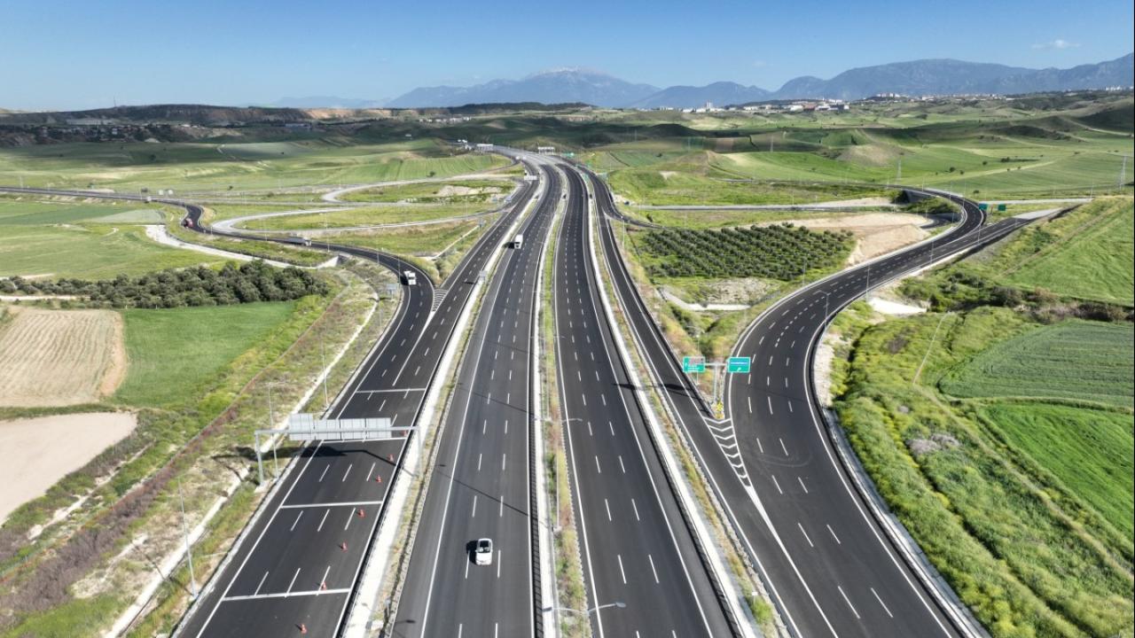 aydin-denizli-otoyolu-2320491.jpg